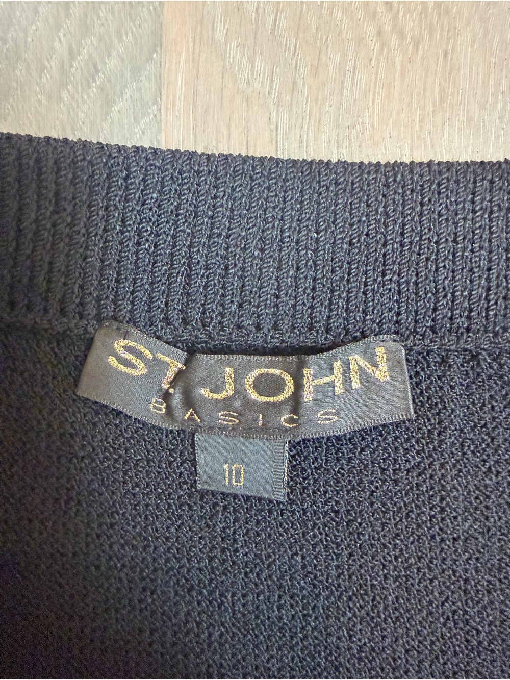 St. John Basics Black Knit Pull on Pencil Skirt, EUC, SZ 10 - Picture 2 of 11